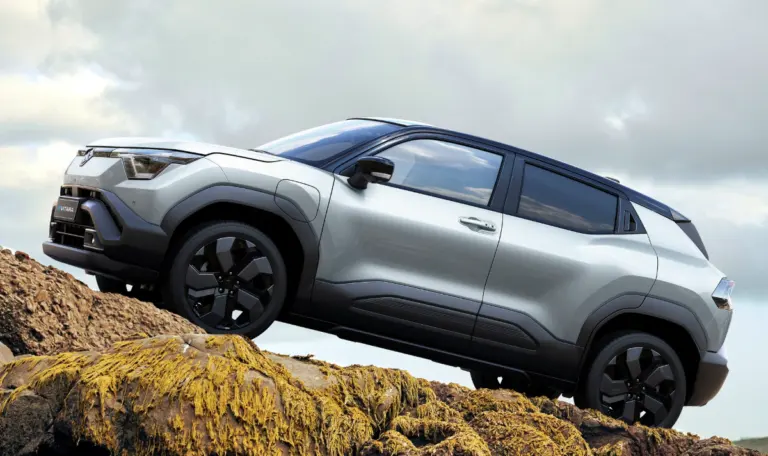 Suzuki e-Vitara 2026 im Test: Toyotas Technik-Zwilling für 29.990 Euro — lohnt sich Suzukis erstes Elektroauto?