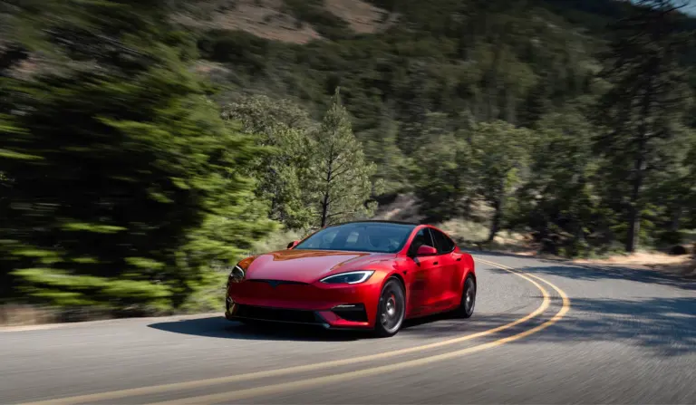 Xiaomi SU7 Max vs. Tesla Model S vs. BMW i5: Drei Philosophien, eine Preisfrage — der große Vergleich 2026